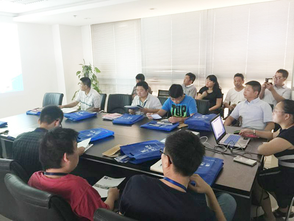 設(shè)計(jì)師仔細(xì)聆聽防水知識(shí) 蘇州防水